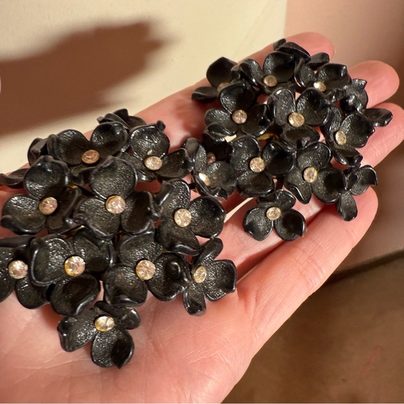 vintage 1940's retro black plastic lucite Flower cluster Oversized Earrings - Picture 12 of 14